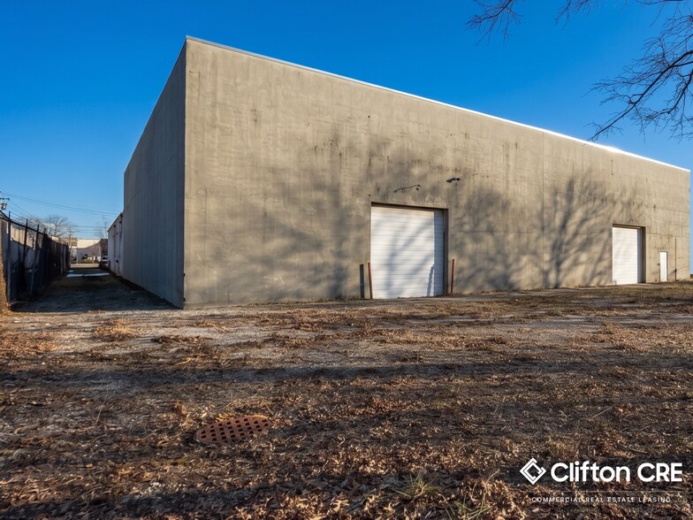 611 Commerce Rd, Linden, NJ à louer - Photo du bâtiment - Image 3 de 10