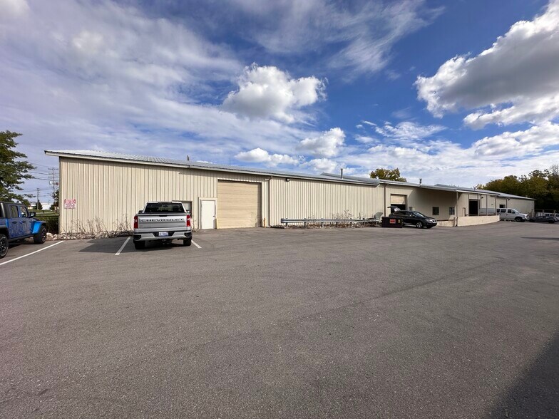 3500 3 Mile Rd NW, Grand Rapids, MI à louer - Photo du bâtiment - Image 3 de 7