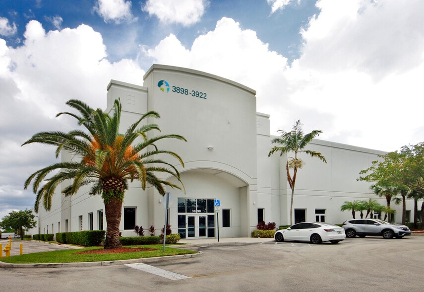 3500 SW 20th St, Pembroke Park, FL à louer - Photo du bâtiment - Image 3 de 19