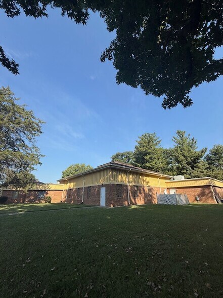 1329 Kimery Dr, High Point, NC à vendre - Photo du bâtiment - Image 2 de 6