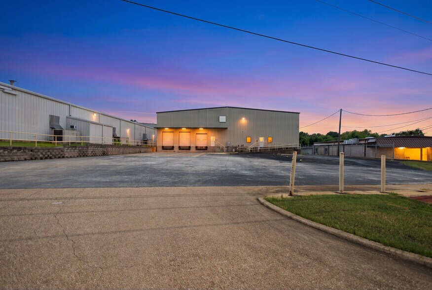 2307 E Erwin St, Tyler, TX à louer - Photo du bâtiment - Image 2 de 49