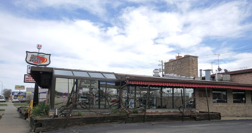 32711 Michigan Ave, Wayne, MI à vendre - Photo du bâtiment - Image 2 de 15