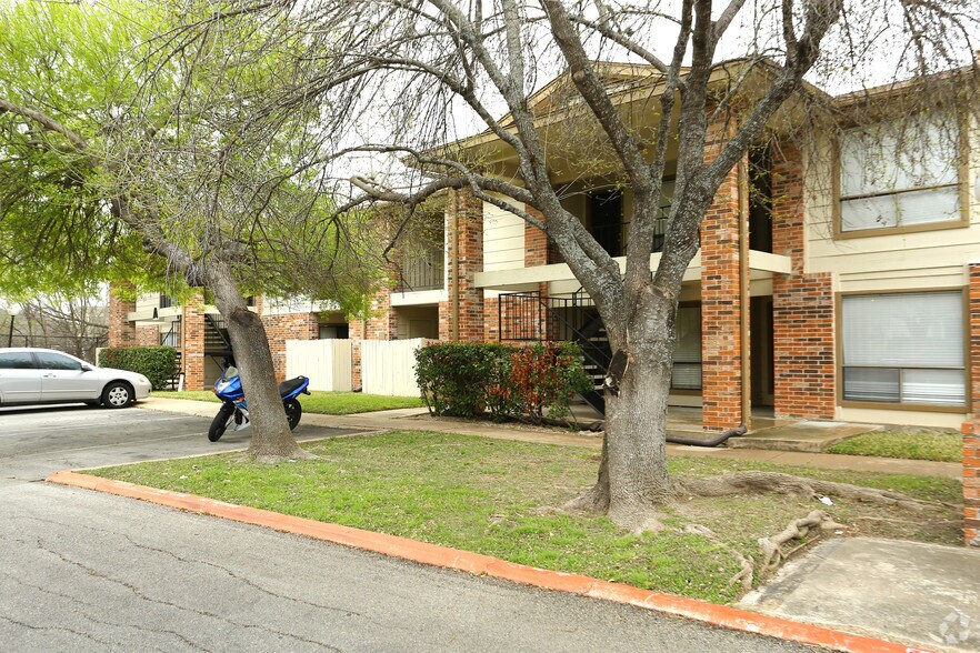 1705 Crossing Pl, Austin, TX à vendre - Photo du bâtiment - Image 2 de 5