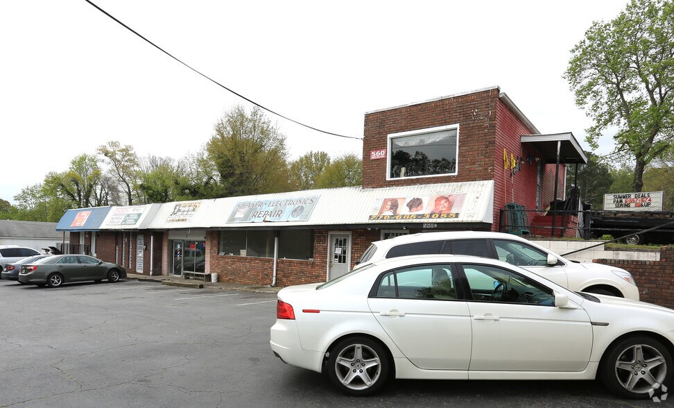 560 SE Windy Hill Rd, Smyrna, GA à vendre - Photo du bâtiment - Image 2 de 4