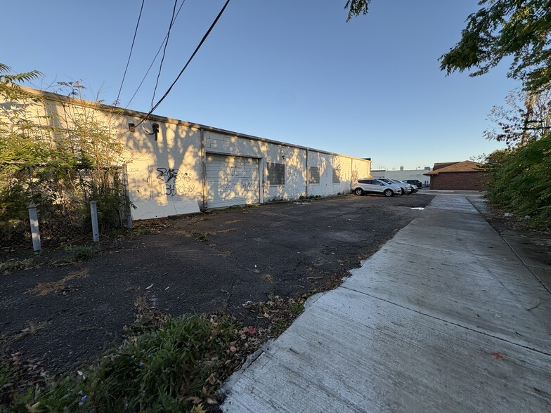 2405 Fort St, Lincoln Park, MI for sale - Building Photo - Image 3 of 3