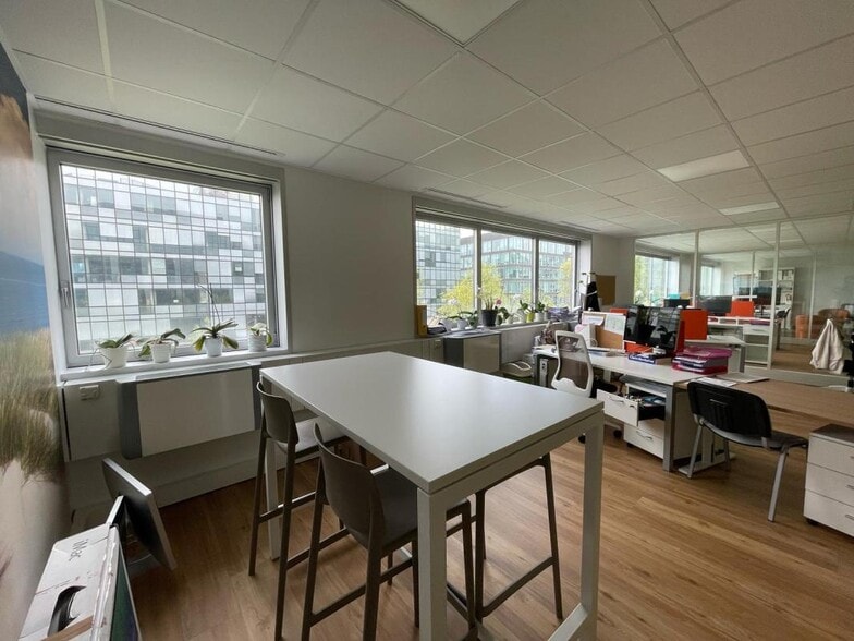 Office in Noisy-le-Grand for lease - Interior Photo - Image 3 of 9