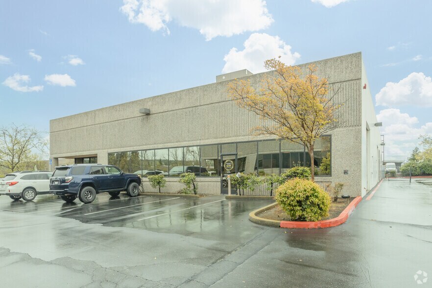 5003 Windplay Dr, El Dorado Hills, CA à vendre - Photo du bâtiment - Image 3 de 11