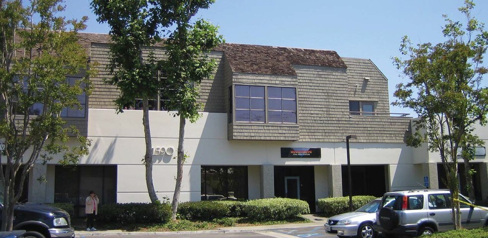 1590 N Batavia St, Orange, CA à vendre - Photo du bâtiment - Image 3 de 4