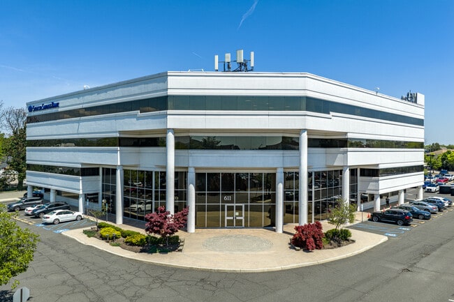Plus de détails pour 611 River Dr, Elmwood Park, NJ - Bureau aux enchères