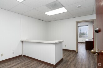6070 Gateway Blvd E, El Paso, TX for lease Interior Photo- Image 1 of 2