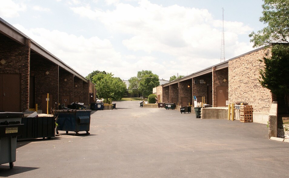 5100 Newport Dr, Rolling Meadows, IL for sale - Building Photo - Image 3 of 7