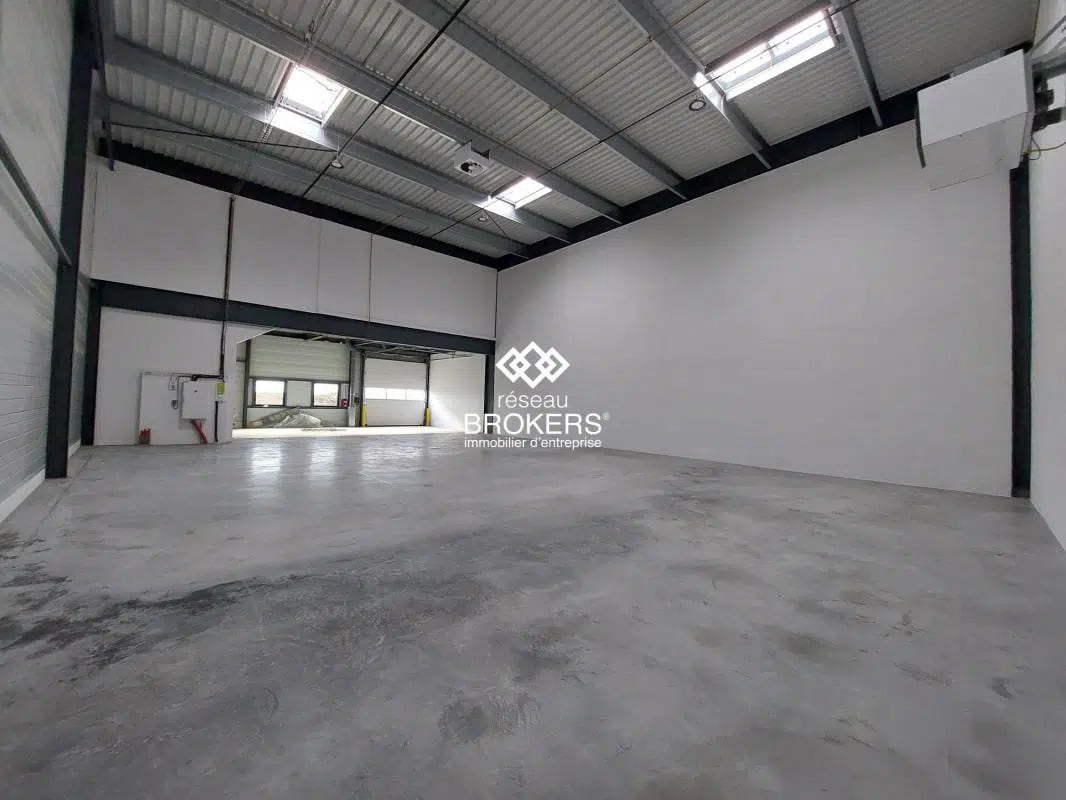 Office in Corbeil-Essonnes for lease Building Photo- Image 1 of 15