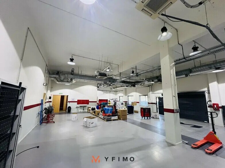 Flex in Nanterre for lease - Building Photo - Image 2 of 5