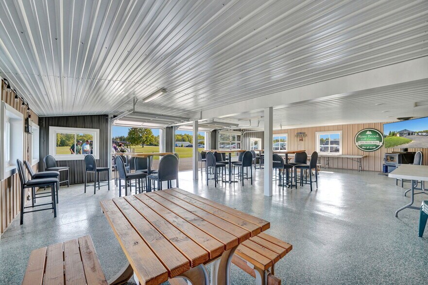 12486 Beebe Rd, Silver Creek, NY à vendre - Photo du bâtiment - Image 3 de 35