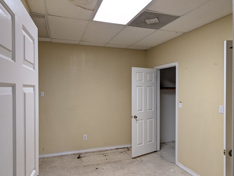 101 W San Antonio St, San Marcos, TX à louer - Photo du bâtiment - Image 2 de 6