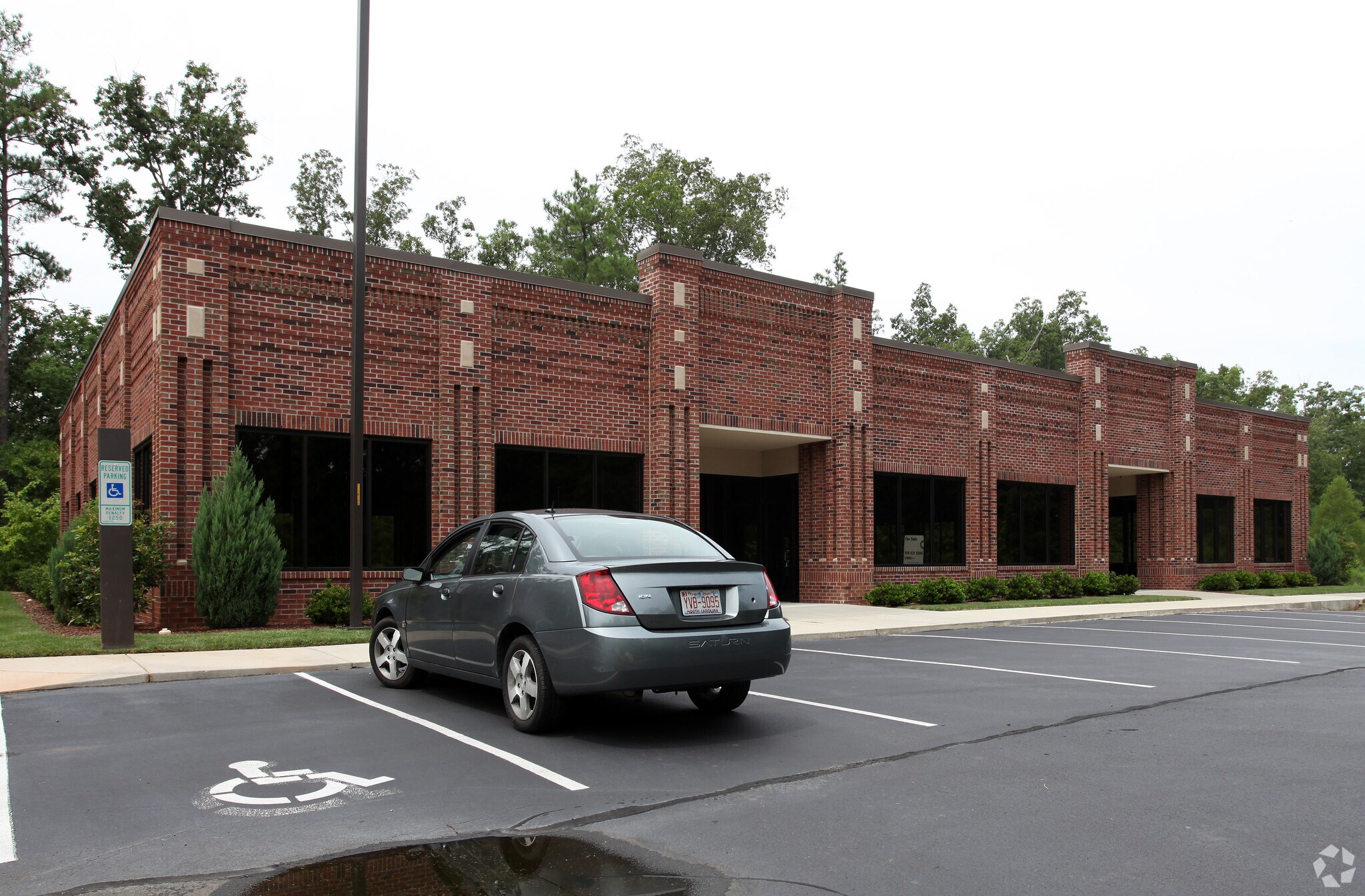 801 Cascade Pointe Ln, Cary, NC à louer Photo du bâtiment- Image 1 de 18