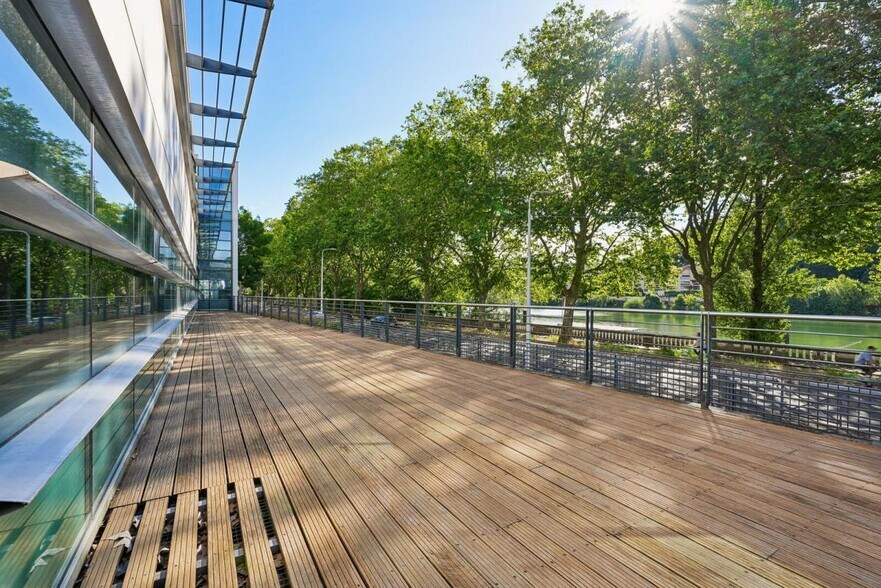1-3 Place Giovanni Da Verrazzano, Lyon for lease - Building Photo - Image 1 of 13