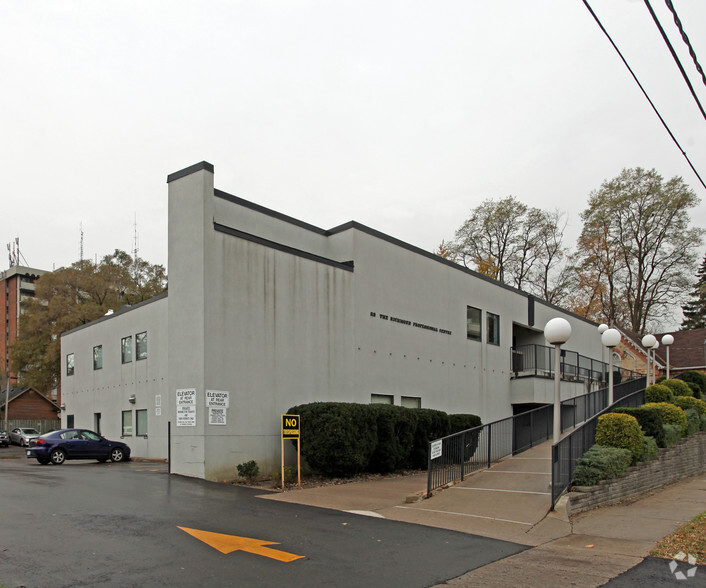 22 Richmond St, Richmond Hill, ON à vendre - Photo du bâtiment - Image 1 de 1