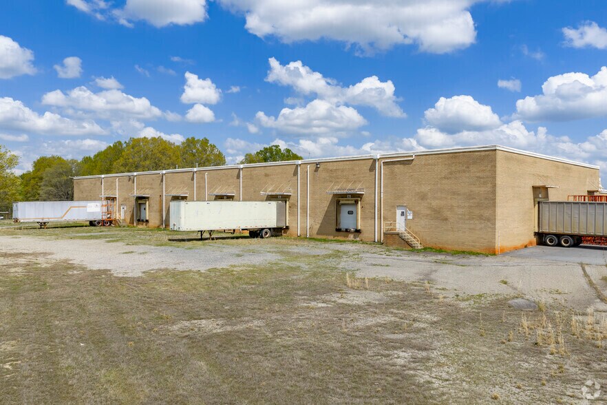 375 Sharpe Ln, Hiddenite, NC à vendre - Photo du bâtiment - Image 2 de 6