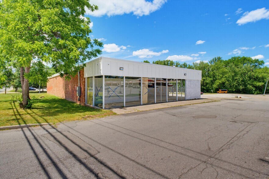 1366 E Main St, Shrub Oak, NY for lease - Building Photo - Image 3 of 31