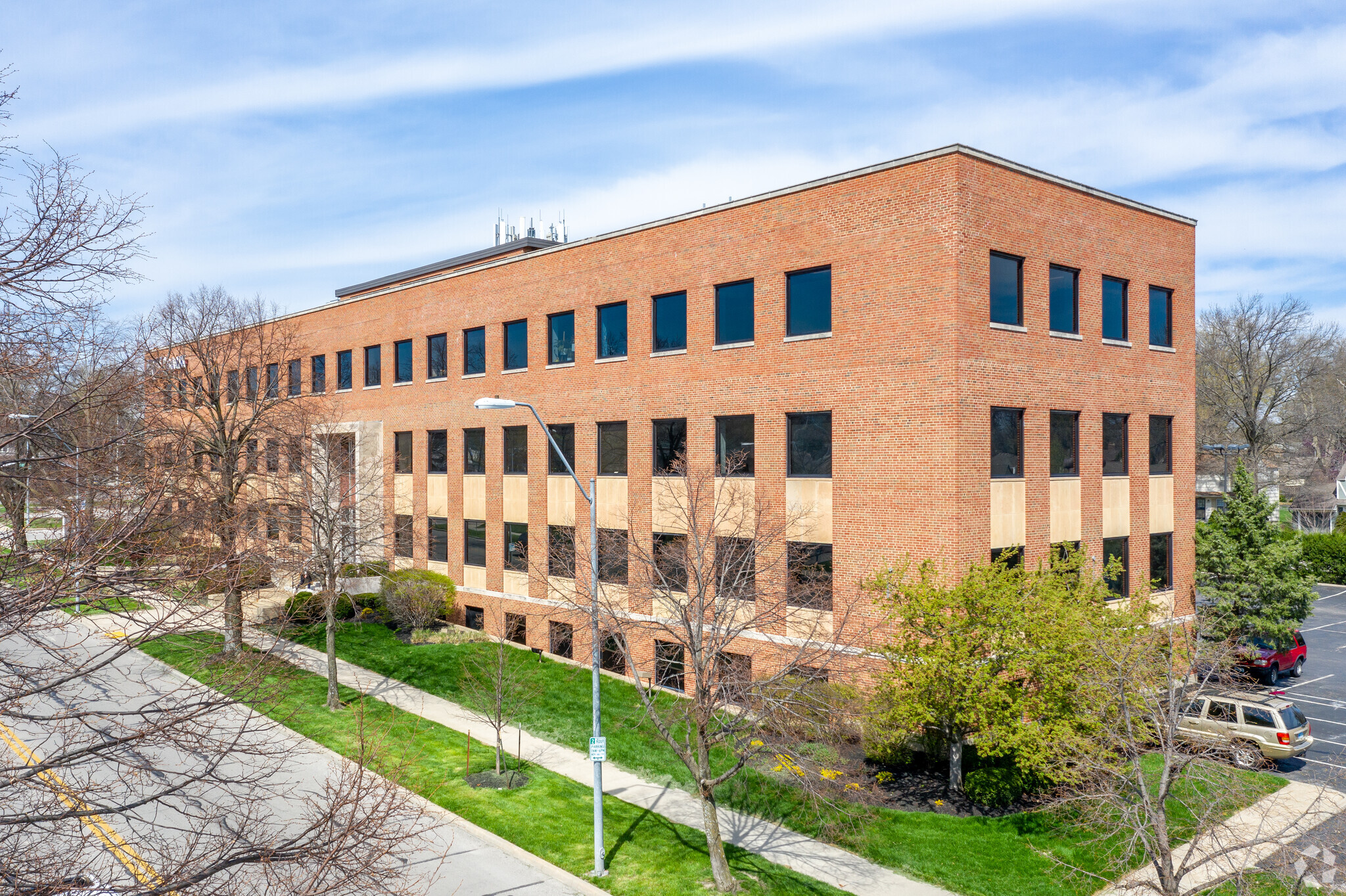 222 W Gregory Blvd, Kansas City, MO for lease Building Photo- Image 1 of 8