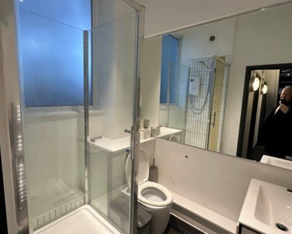 2 Acre Rd, Kingston Upon Thames à louer Photo intérieure- Image 1 de 5