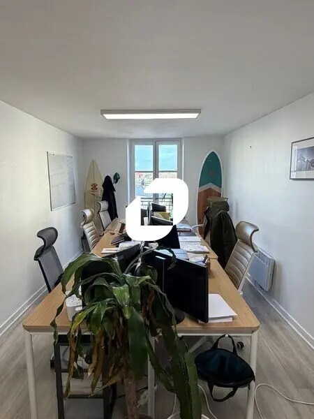 20-22 Place Charles De Gaulle, Saint-Germain-en-Laye for lease Building Photo- Image 1 of 7