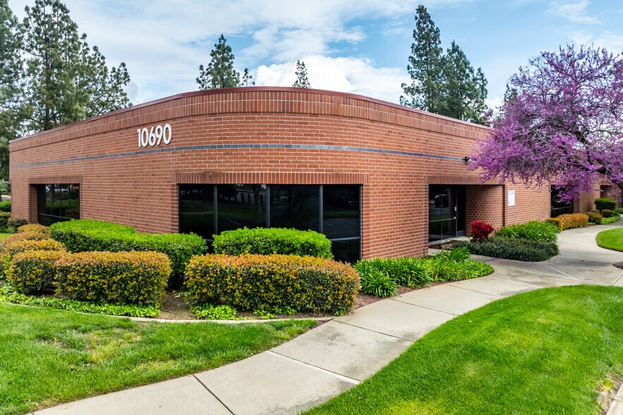 10690 White Rock Rd, Rancho Cordova, CA for sale - Primary Photo - Image 1 of 12