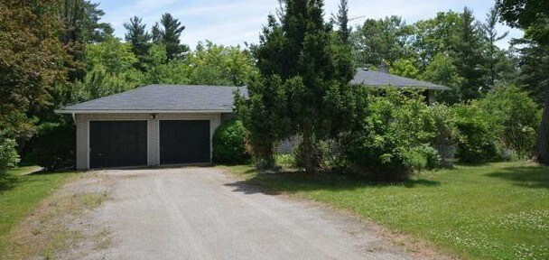 1036 Burnhamthorpe Rd W, Oakville, ON for sale - Primary Photo - Image 1 of 1