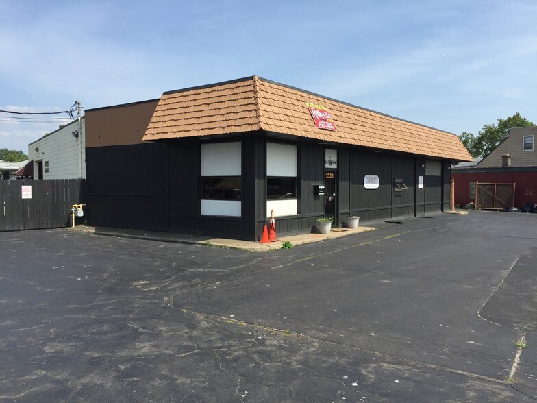 2323 Hyde Park Blvd, Niagara Falls, NY à vendre - Photo principale - Image 1 de 3