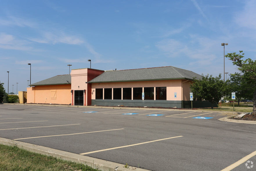 1101 Midway Mall Dr, Elyria, OH à vendre - Photo du bâtiment - Image 1 de 1