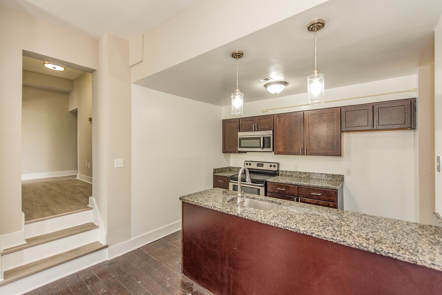 617-631 W Lexington St, Baltimore, MD for lease - Interior Photo - Image 2 of 33