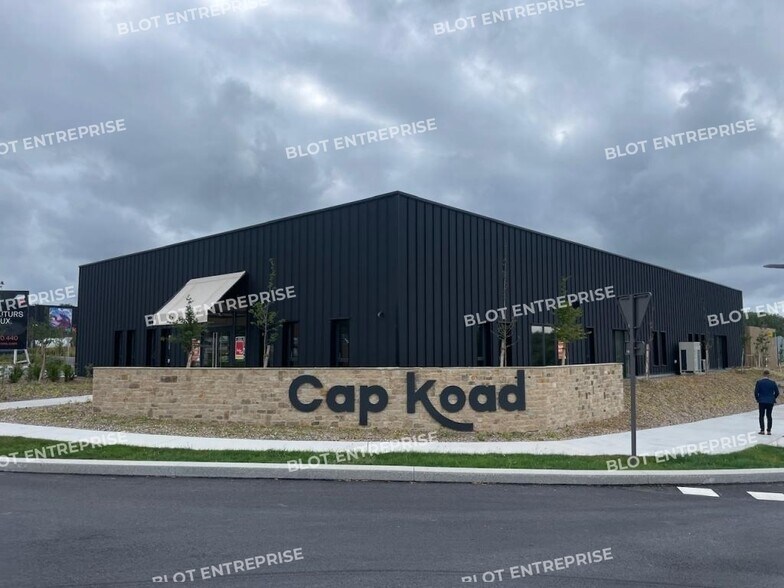 Retail in Pléchâtel for lease - Building Photo - Image 3 of 5