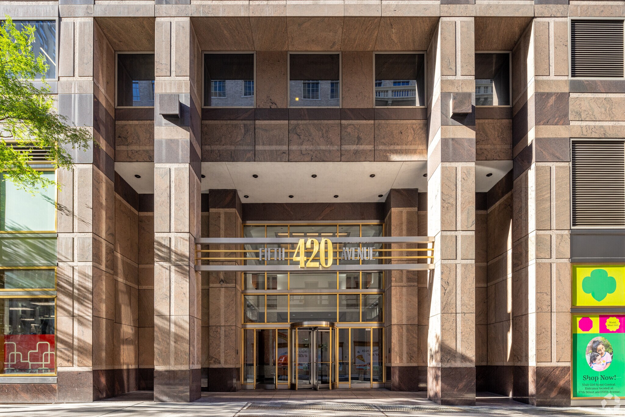 420 Fifth Ave, New York, NY à louer Photo du bâtiment- Image 1 de 26