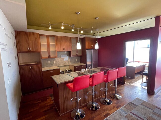 Plus de détails pour 4030-4032 Shoreline Dr, Spring Park, MN - Commerce de détail à louer