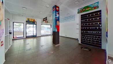 Retail in Madrid, MAD for lease Interior Photo- Image 2 of 9