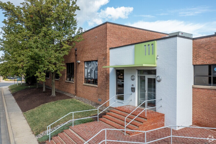 111 Chinquapin Round Rd, Annapolis, MD à louer - Photo du bâtiment - Image 3 de 17