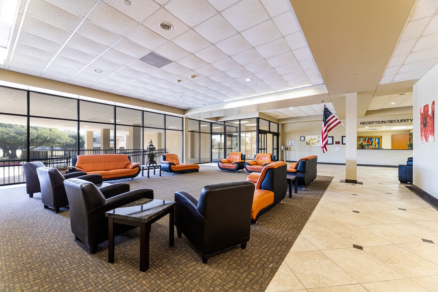2709 Hospital Blvd, Grand Prairie, TX for lease - Lobby - Image 1 of 17