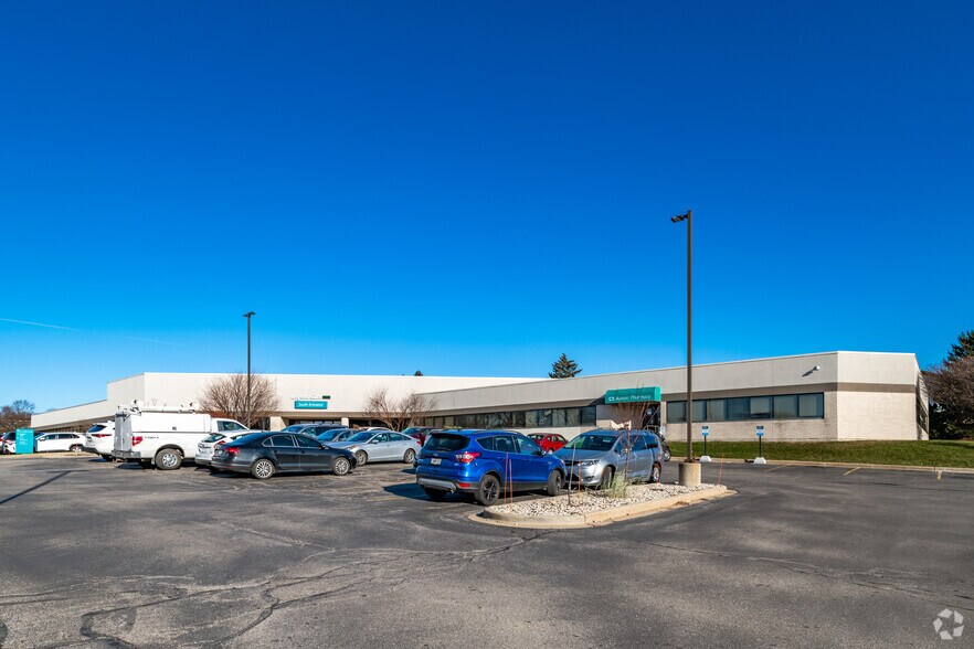 2000 E Layton Ave, Saint Francis, WI for lease - Building Photo - Image 2 of 4