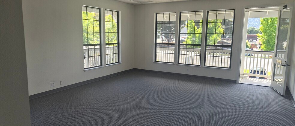 5506 Sunol Blvd, Pleasanton, CA à louer - Photo du bâtiment - Image 2 de 9
