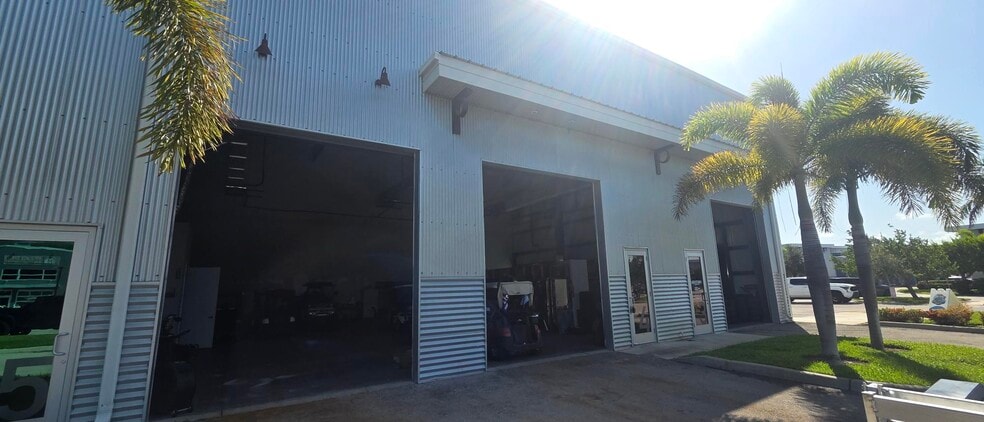 28282 Industrial Rd, Bonita Springs, FL for lease - Building Photo - Image 3 of 7