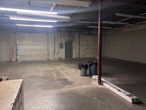 237 Oxmoor Cir, Birmingham, AL for lease Interior Photo- Image 2 of 5