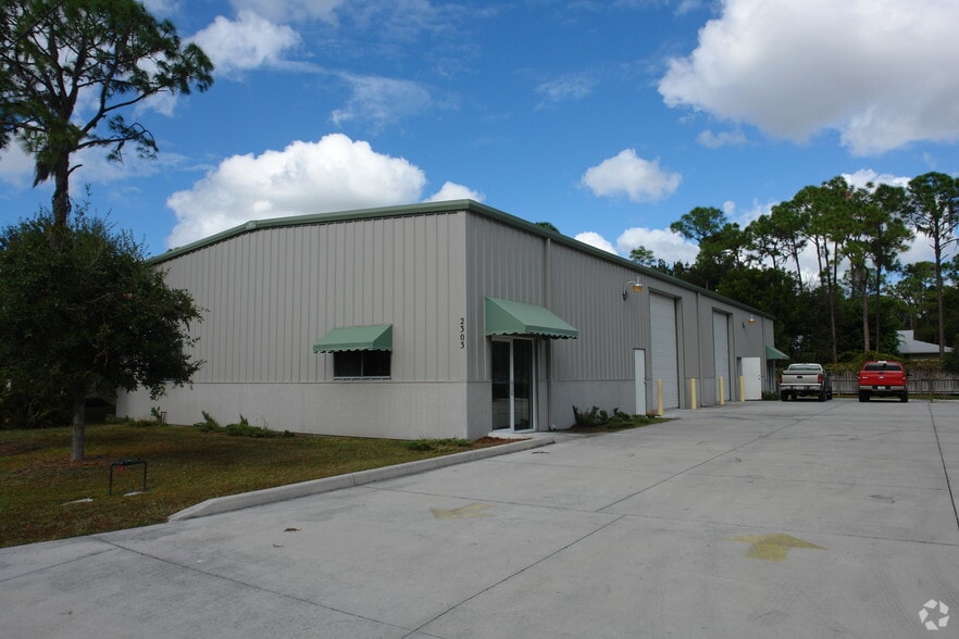 2303 58th Ave E, Bradenton, FL à louer - Photo principale - Image 1 de 23