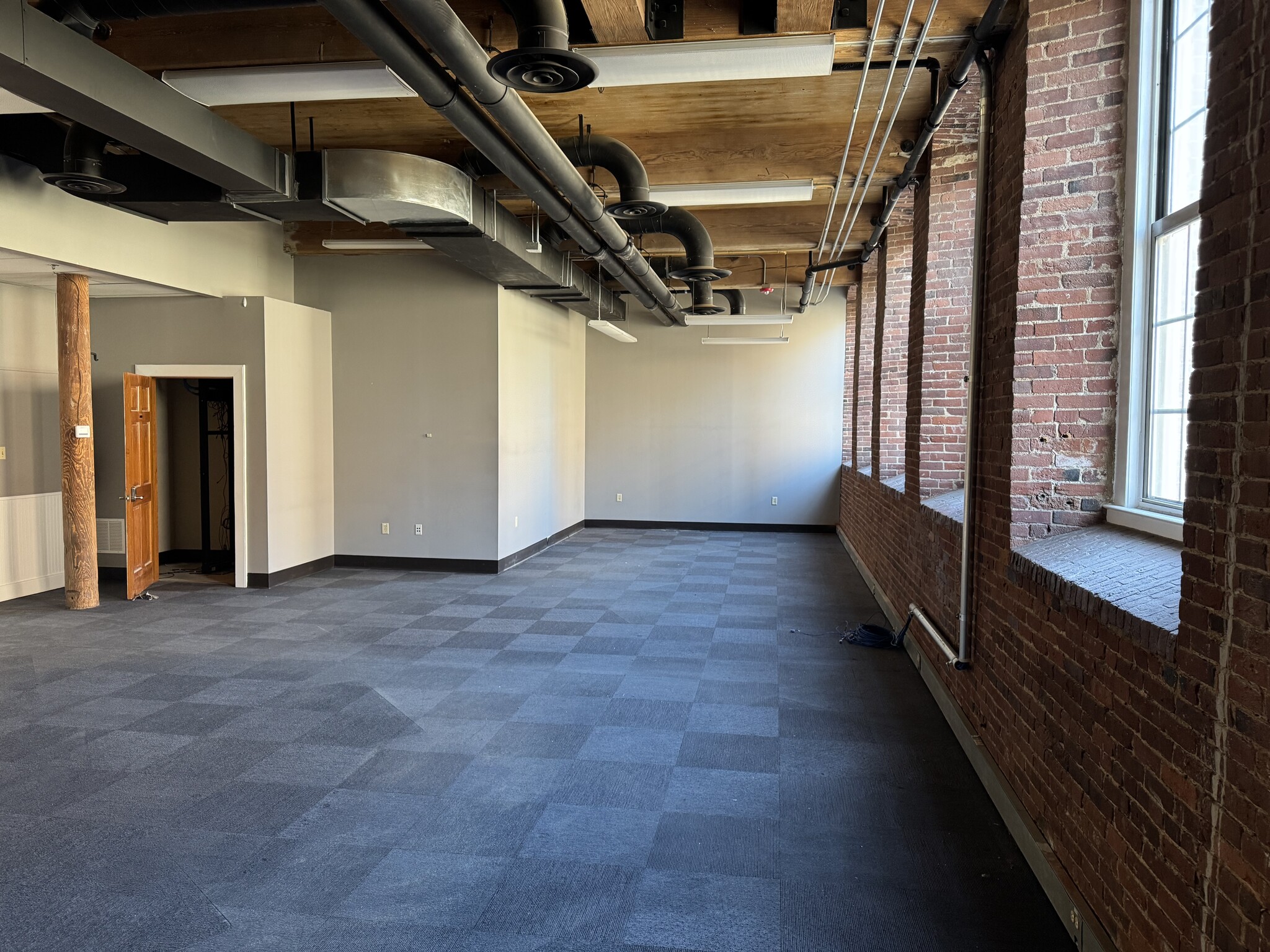 383 Central Ave, Dover, NH à louer Photo intérieure- Image 1 de 4