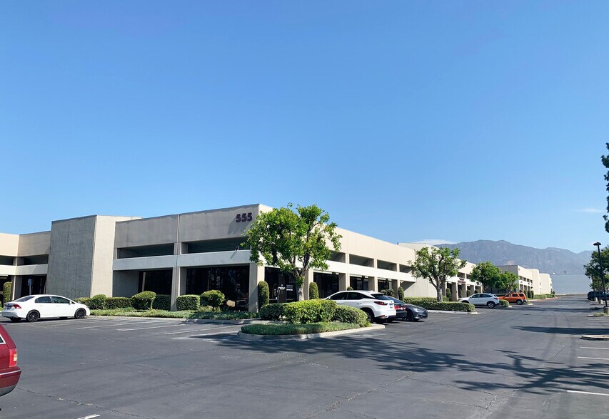 555 N Benson Ave, Upland, CA for lease - Building Photo - Image 1 of 4