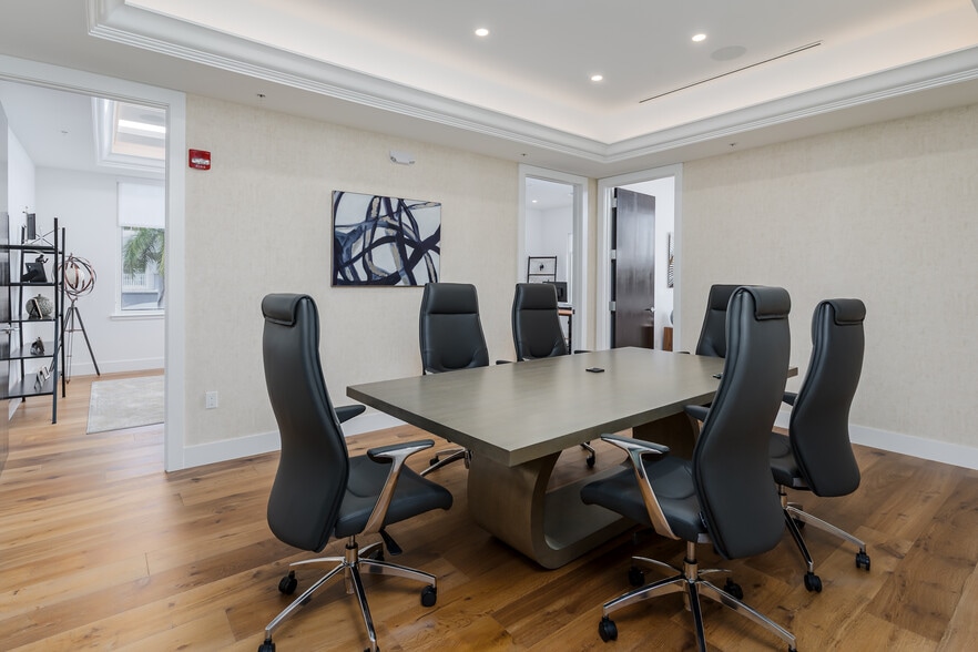 599 9th St N, Naples, FL for sale - Interior Photo - Image 2 of 19