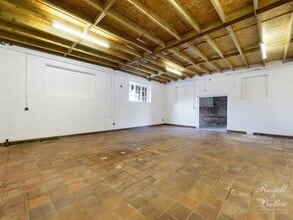 Market Hl, Buckingham for lease Interior Photo- Image 1 of 7