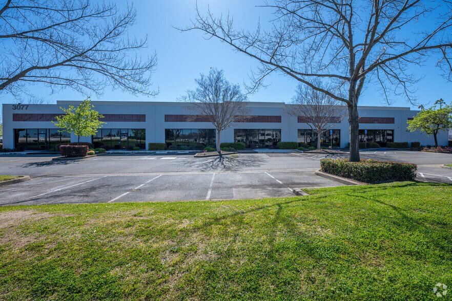3077 Fite Cir, Sacramento, CA à vendre - Photo du bâtiment - Image 3 de 6