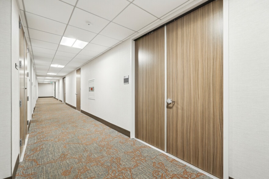 2701 W Alameda Ave, Burbank, CA for lease - Interior Photo - Image 3 of 5