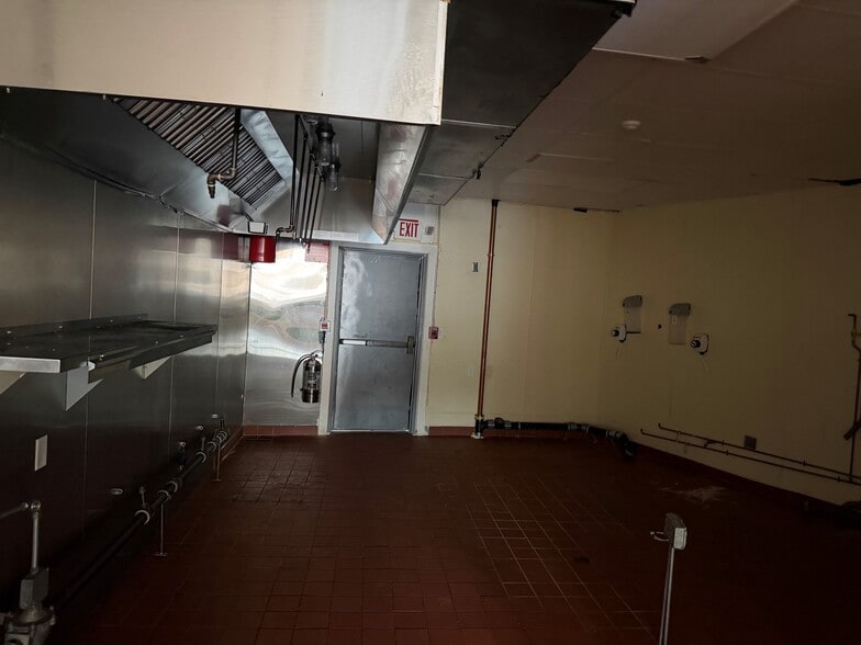 3 Commercial St, Braintree, MA for lease - Building Photo - Image 2 of 4